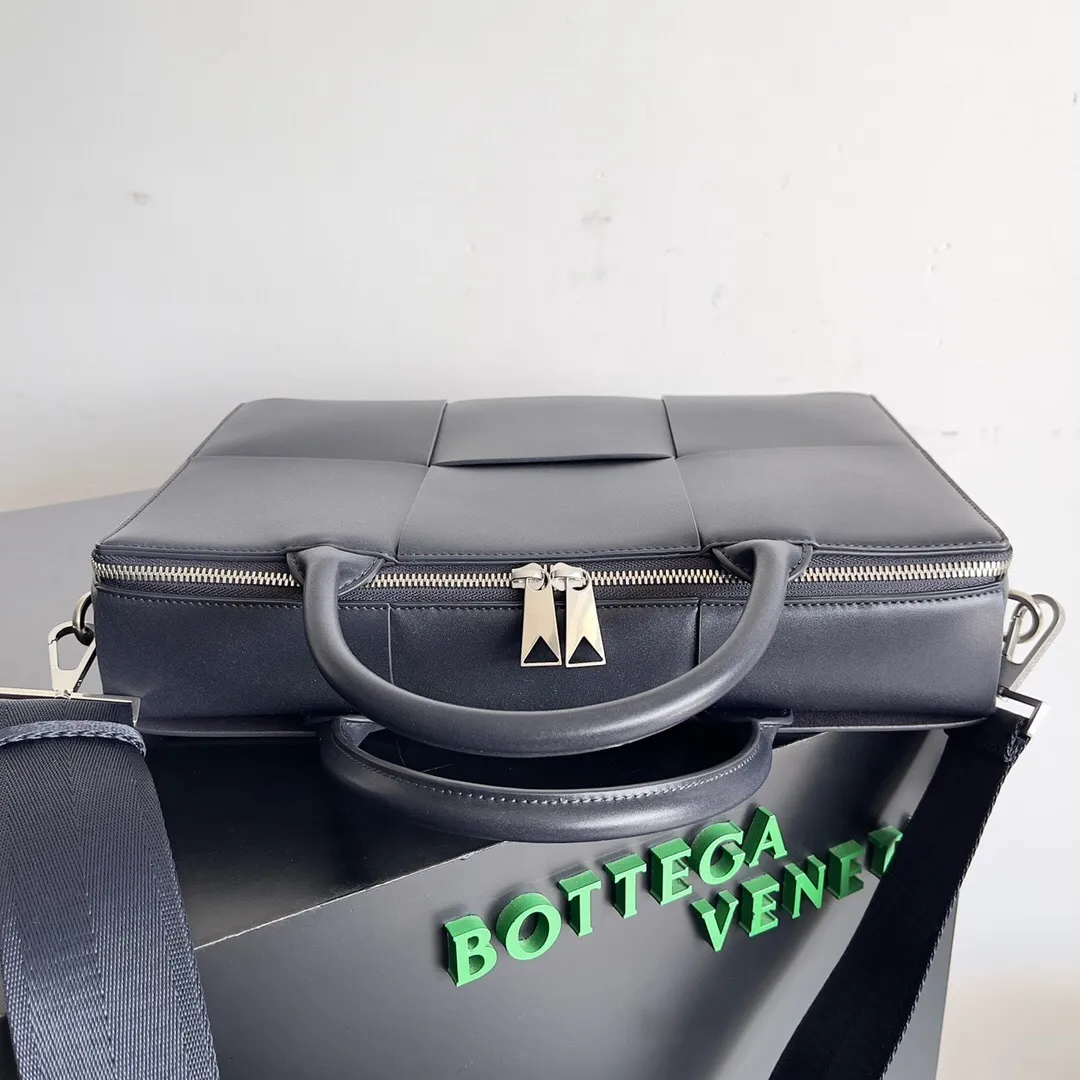 All categories 💚 Authentic bags 💚 BV 2025 new Bottega Veneta large plaid woven men's briefcase